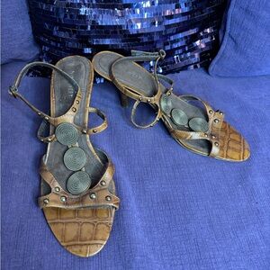 Nine West Brown Heels with‎ Textured Leather 3”  sandals w/metal detail size 8.5
